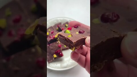 Low Carb Pistachio Cranberry Fudge #lowcarb #type2diabetes #recipe #christmas