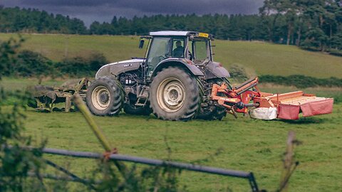 Valtra 191 mowing