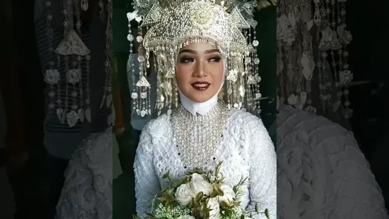 Tampil Cantik Dengan Busana Kebaya Putih di padu dengan Sunting Palembang untuk Pernikahan #shorts