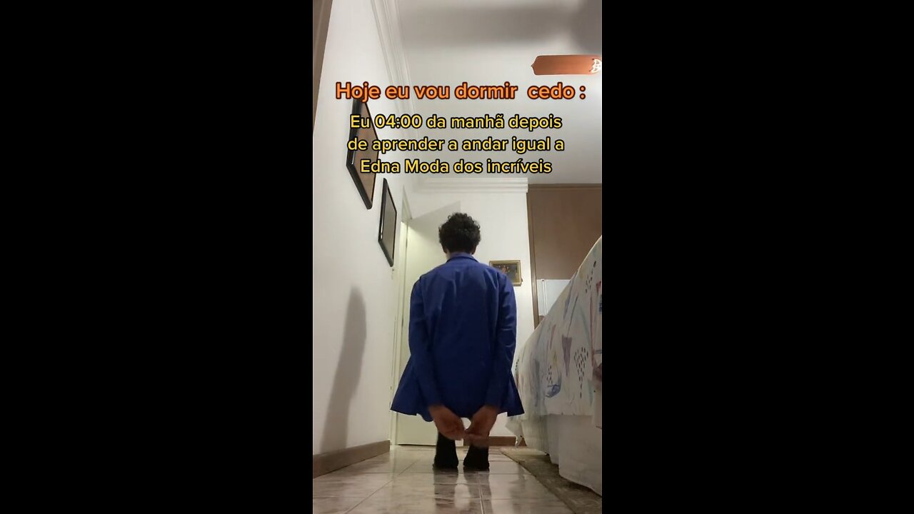 Eu depois de aprender a andar igual a Edna moda dos incríveis