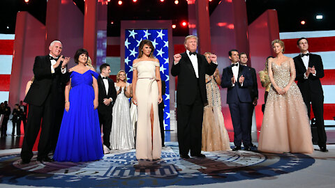 Donald Trump and Melania dance during the inauguration ball, epic and incredible moment!