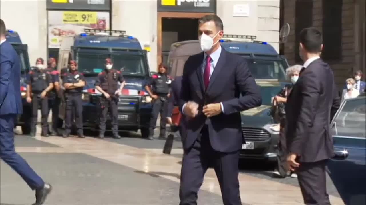 Pedro Sánchez llega al Palau de la Generalitat para asistir a la mesa de diálogo