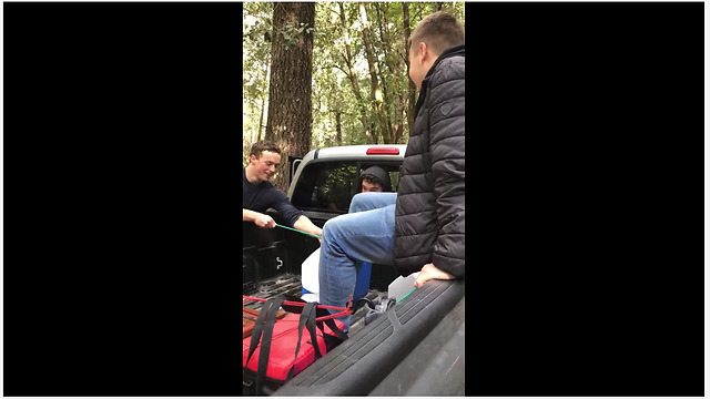 Three Talented Kids Play 'Seven Nation Army' With A Bungee Cord And A Truck Bed