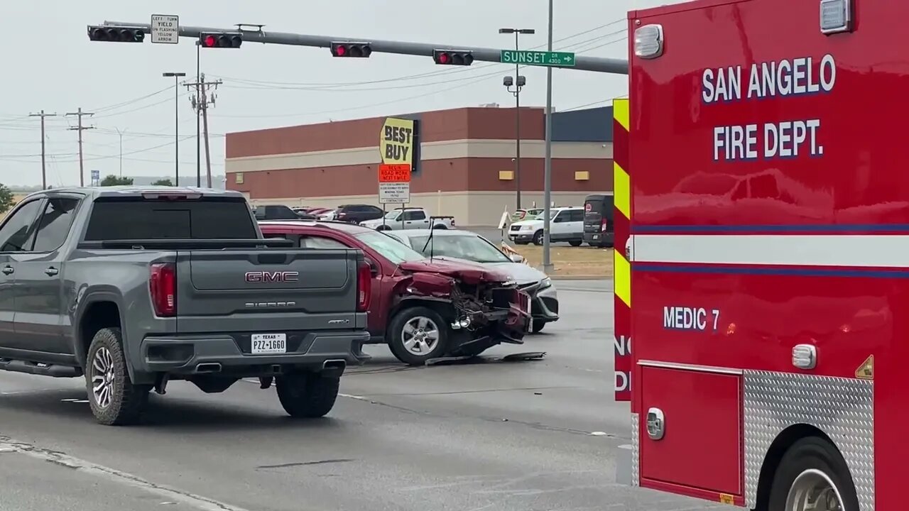 3 Vehicle Crash at Sunset and Sherwood
