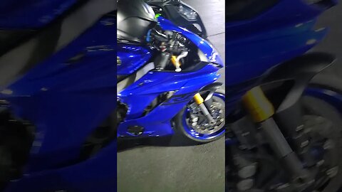 TWO DIFFERENT COLOR R6 IS AMAXING WITH THE NINJA NEXT TO IT #shorts #motorcycle