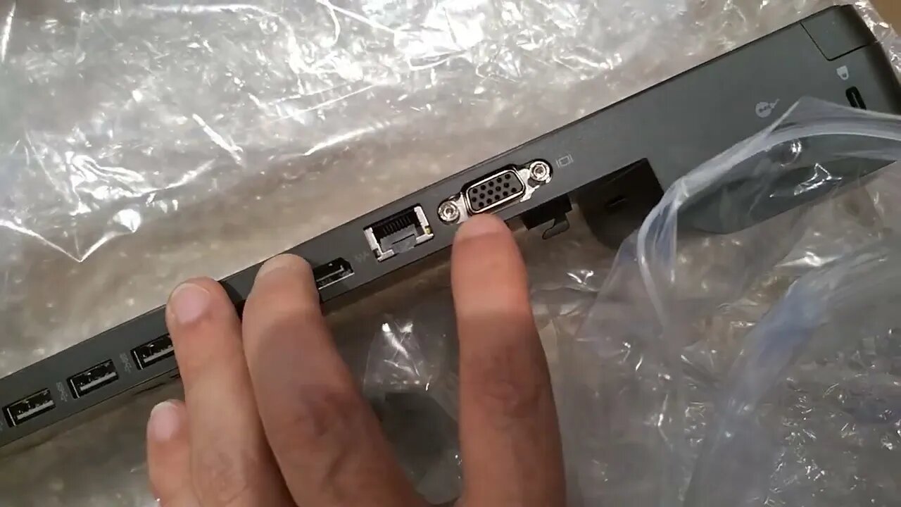 Unboxing the HP UltraSlim Docking Station