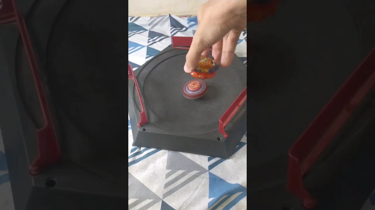 girando meu fafnir com a mão #batalhadebeyblade #beyblade