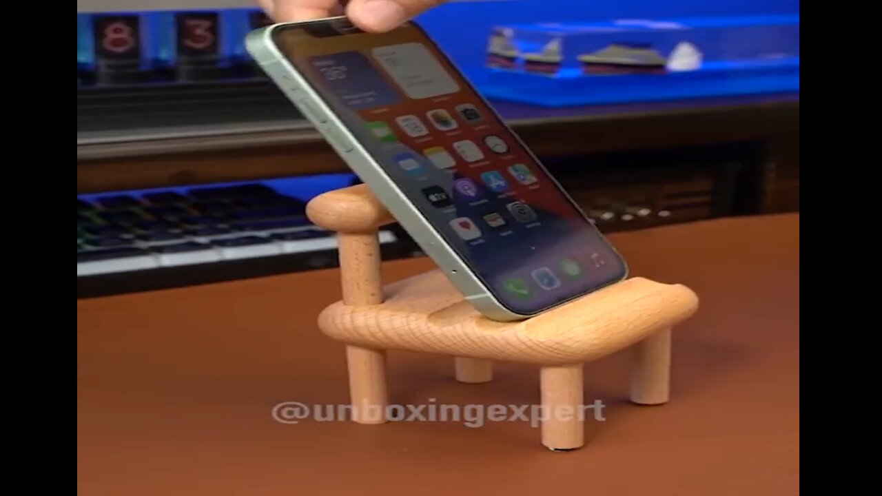 Handmade wooden chair phone holder | Best Gadgets 2022