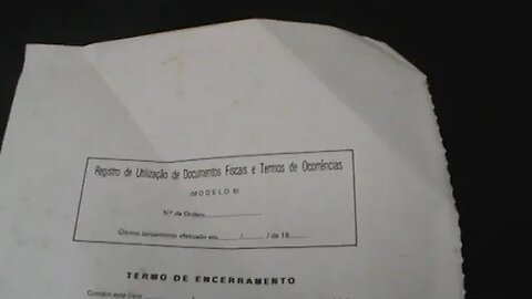 DIA-13/05/2022-11hs- ESCRITORIO -LIVROS DOCUMENTOS GUARDADOS POR VARIOS ANOS - LIMPEZA-LIXO