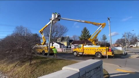 Public works, utility companies gear up for freezing rain in SE Wisconsin overnight