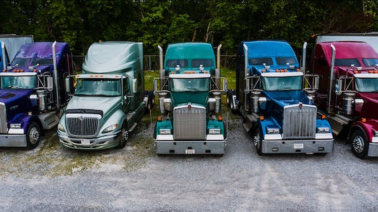 Skill trained container truck driver, turn around in the middle of a crowd