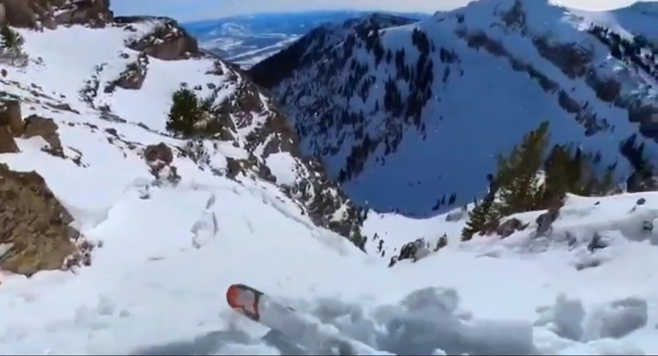 Massive Avalanche on Annapurna