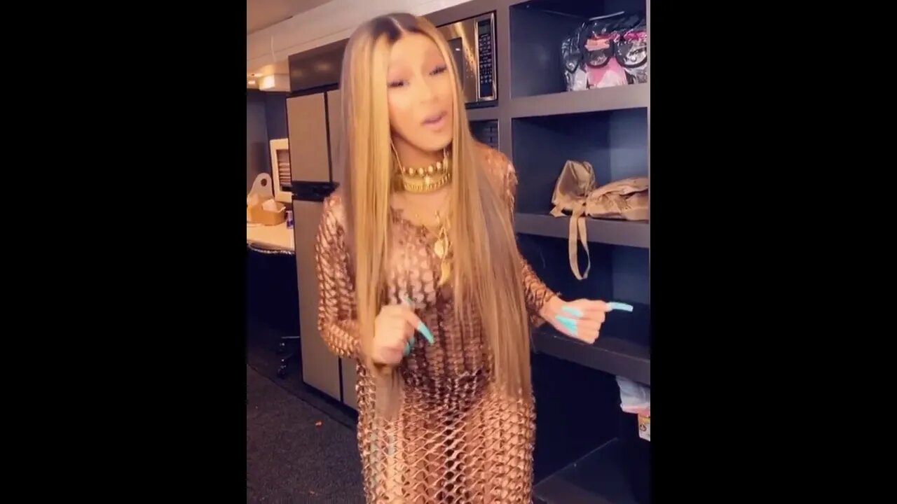 1 minuto da Cardi B rindo do Corona Vìrus