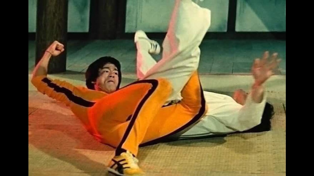 Cross kick Studio Films Bruce Lee Game of Death