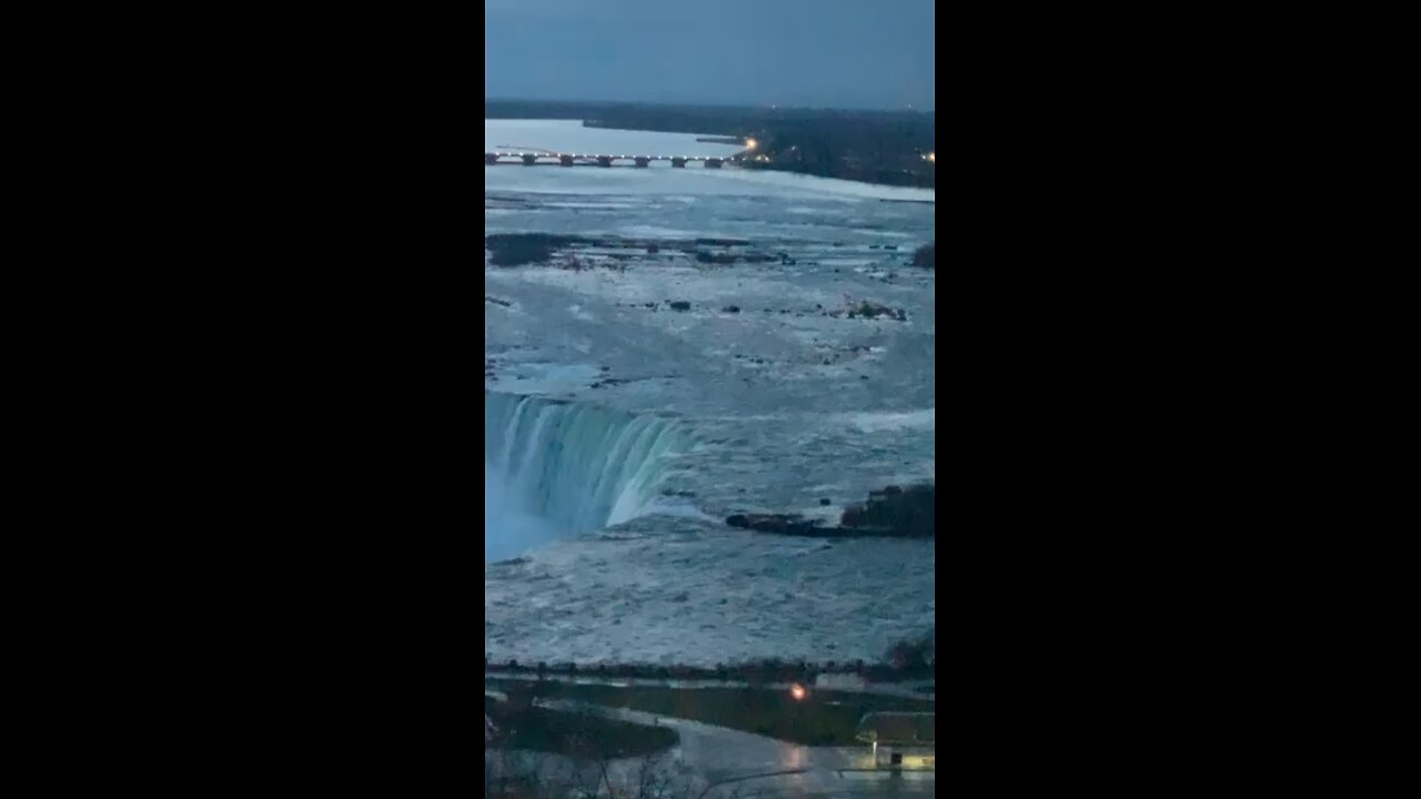 Sunrise on the Niagra falls.