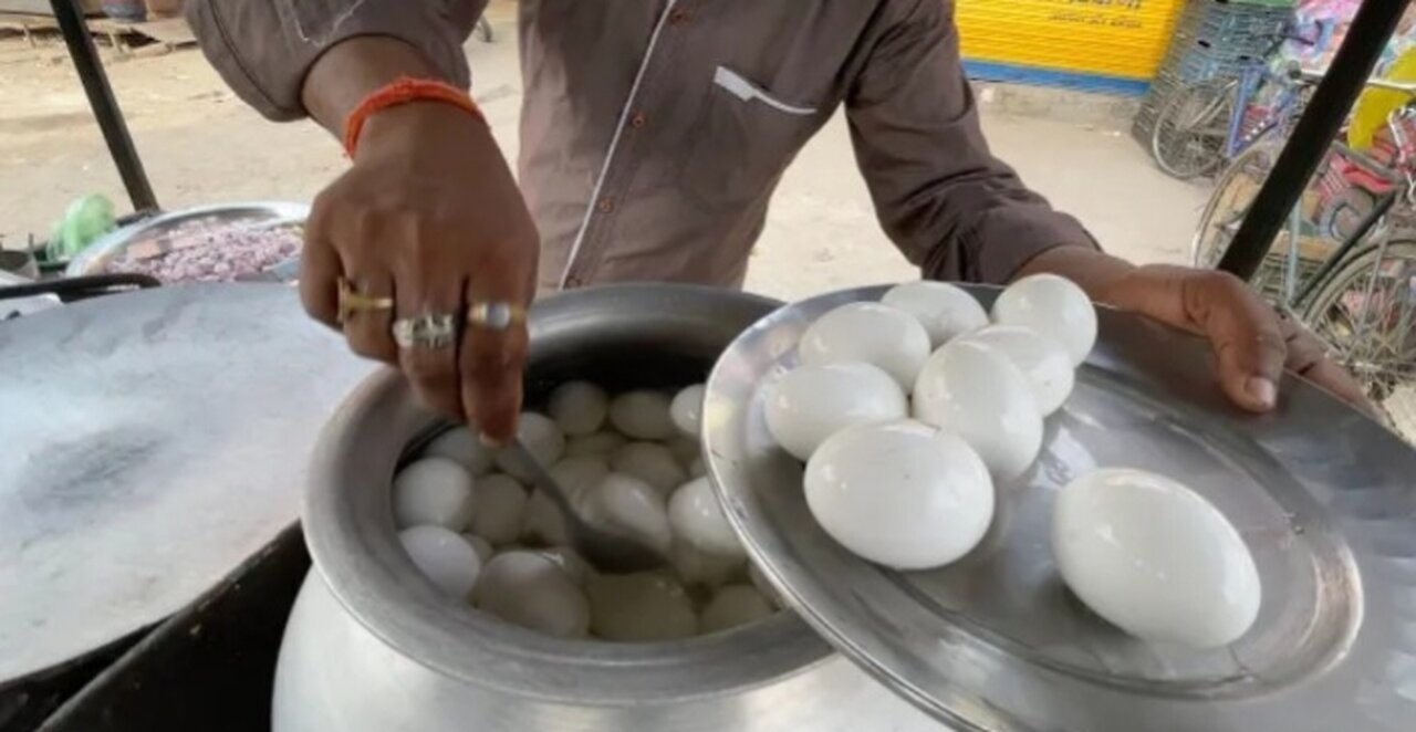 Popular Indian street food: Boiling Egg Fry from Bihar