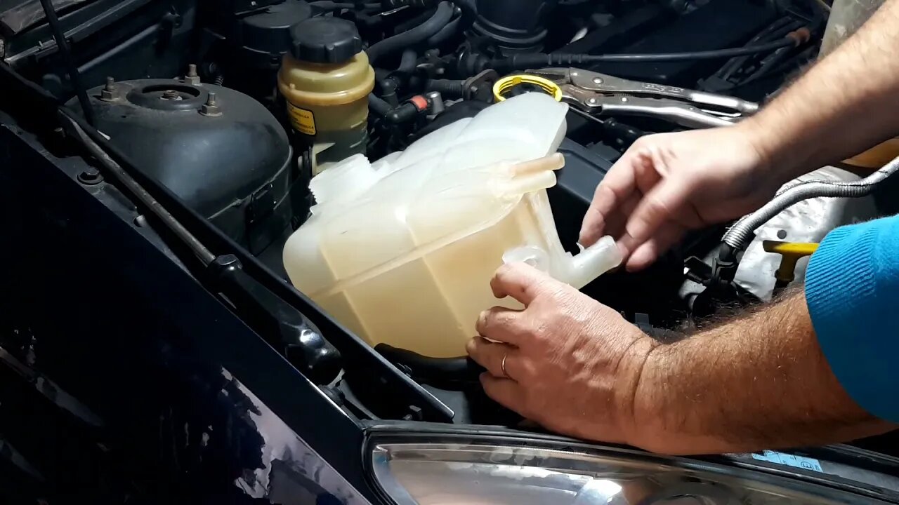 Focus 2.0 Zetec vazando água