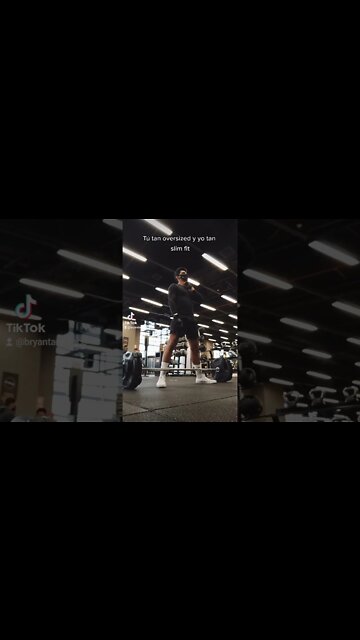 ¿Prefieres la Ropa Oversized o Slim Fit? #GymClothing 🤔
