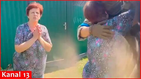 "Let me hug you" - Ukrainian soldiers distribute food and water to local residents in Kursk