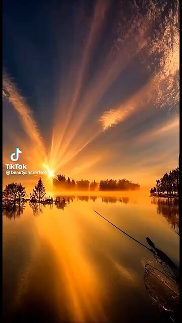 Sailing into the weekend, happy Friday! 🤩🧡☀️💫😘🇺🇸🙏🏽🇮🇹