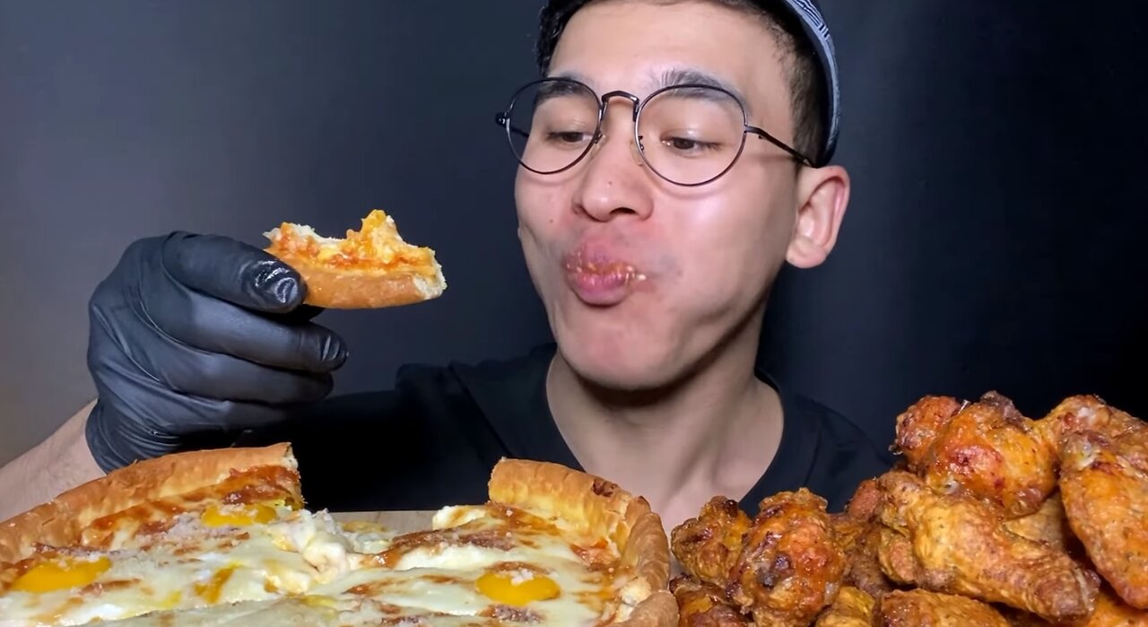 ASMR Chicago pizza pepper crunching wing goobne chicken Mukbang 🍕EATING SOUND