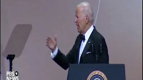 Biden appears to be giving a 1932 Nutsi salute...twice. then gets totally lost on stage (...again)