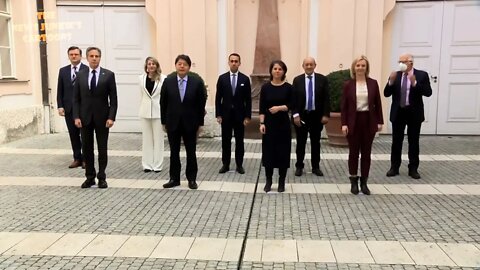 G7 "Family Photo": It makes sense to them as well.