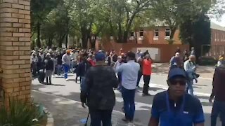 Alex protesters outside the City of Joburg regional offices in Sandton (VeW)