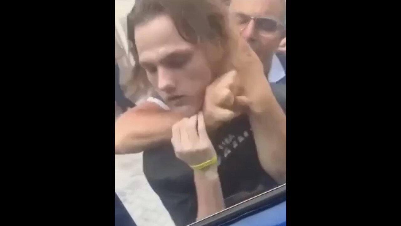 Italian 🇮🇹 mafia are stealing teens from buses from Donetsk Ukraine 🇺🇦