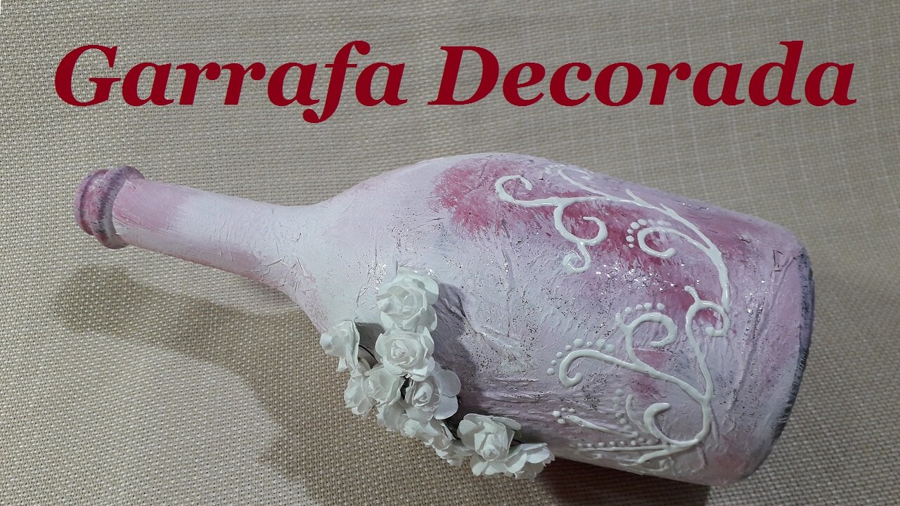 RECICLANDO GARRAFAS DE VIDRO - GARRAFA DECORADA COM ROSINHAS E ARABESCOS - @lucibuzo