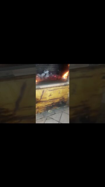 Mesa dobrável para churrasqueira