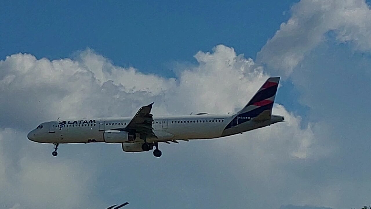 Airbus A321 PT-MXG vindo de Guarulhos para Manaus