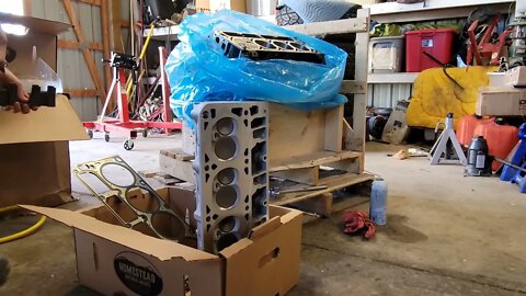 2000 Chevy Suburban Build Part 4 New Engine and Transmission!