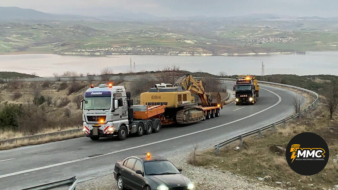 Loading And Trasporting The Liebherr 964 Excavator With Goldhofer Hydraulic Trailer