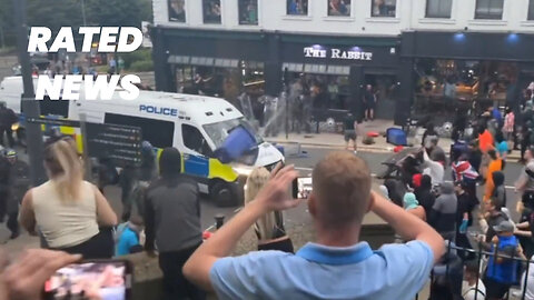 Police Vans Forced to Retreat by Sunderland Protestors in New Footage