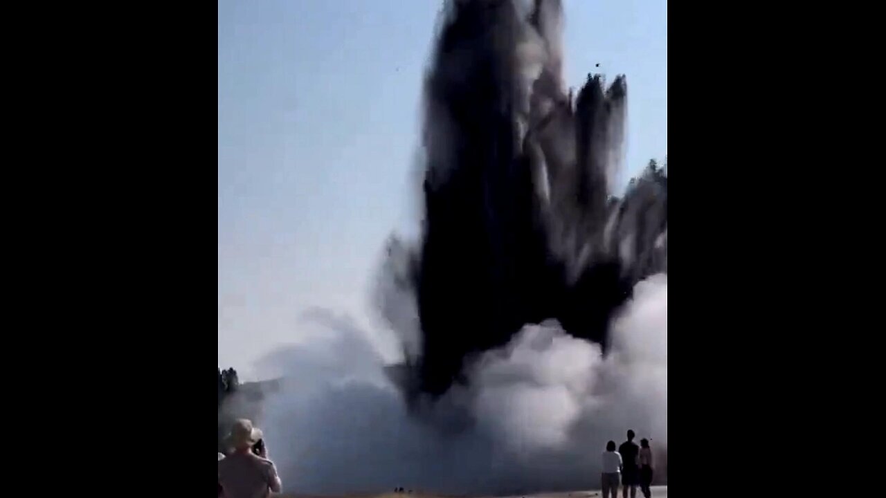 Strong Hydrothermal Explosion in Yellowstone Park this 07-23-24