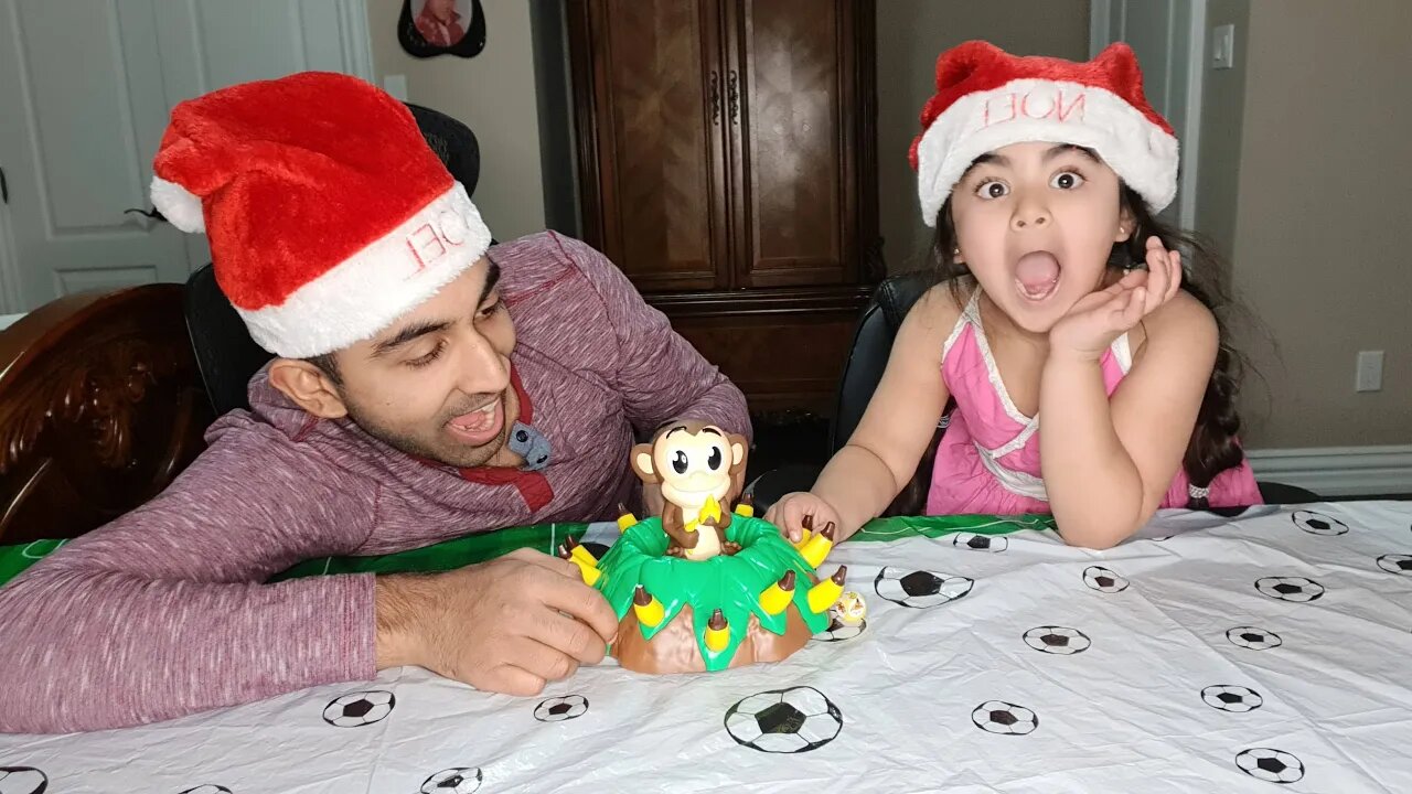 Evana VS Brother Pretend Play Banana Blast Game| Christmas Edition