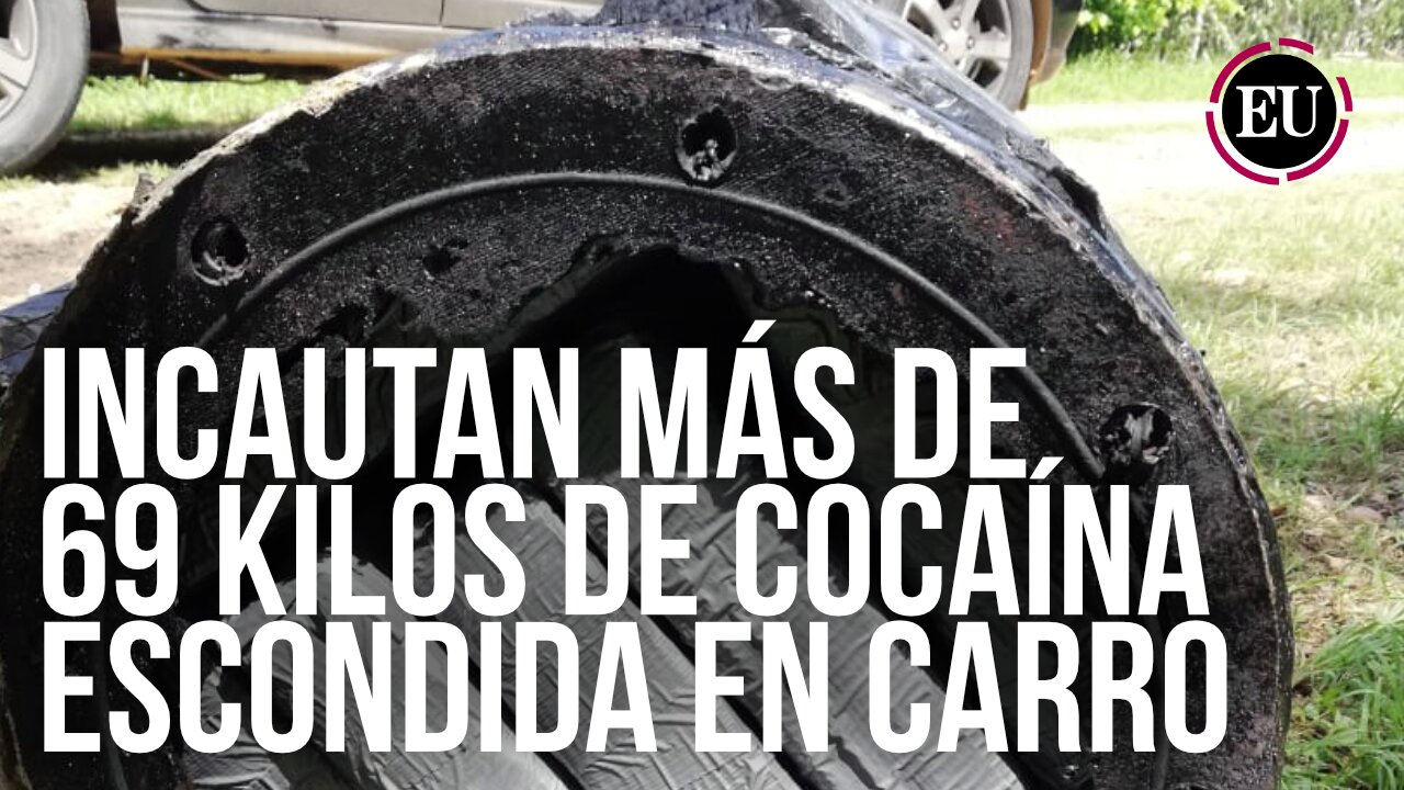 La policía encontró un cilindro lleno de cocaína escondida en un vehículo