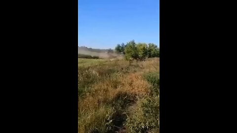 Russian soldiers tow an American #Bradley that looks to be intact near #Zaporizhye