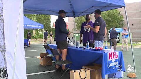 NFL Alumni host vaccination clinic