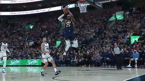 Jordan Clarkson Did The RAY ALLEN Clutch on COURT SIDE TRHEE !