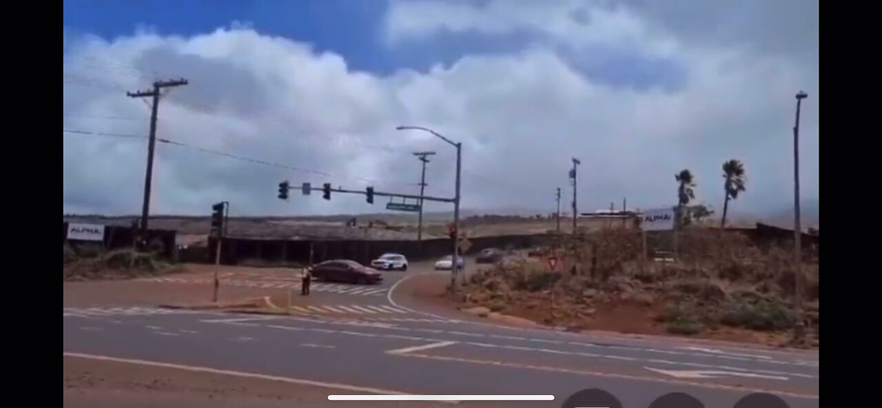 Hawaiians greet Joe Biden‘s motorcade with middle fingers