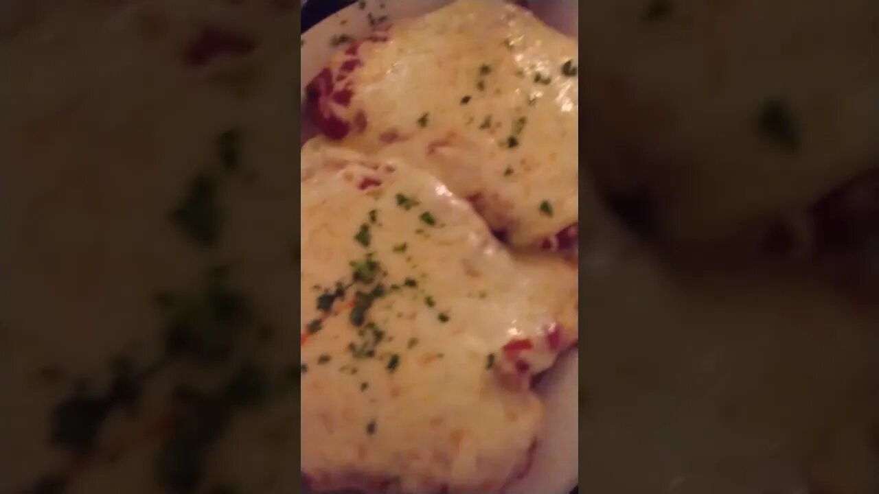 Chicken Parmesan and fettuccine Alfredo 🤤😋😁
