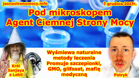 Pod mikroskopem Agent Ciemnej Strony Mocy Wyśmiewa naturalne metody leczenia Promuje szczepionki