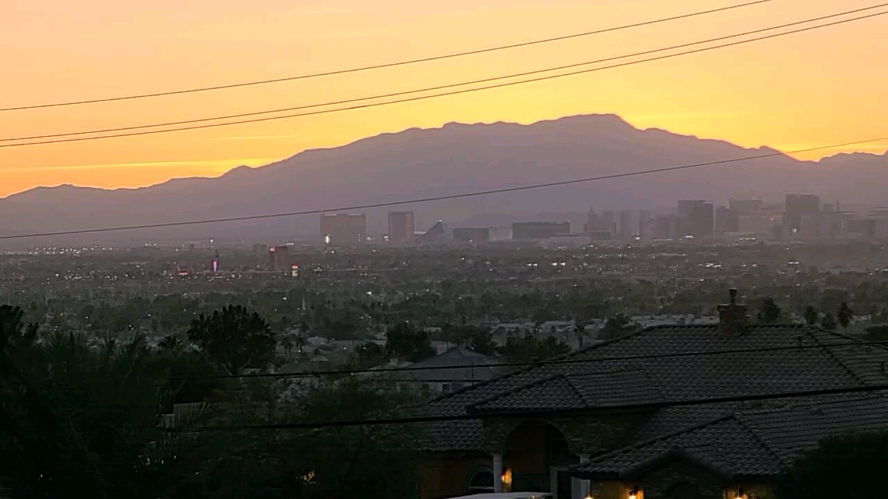 Did you see tonight's Las Vegas sunset? Check this out! 12.15.2024 #lasvegas #weather #travel#follow