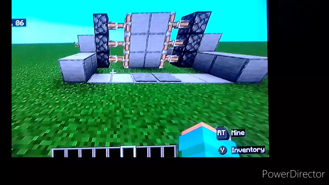 how to make a secret piston door in Minecraft 3by3