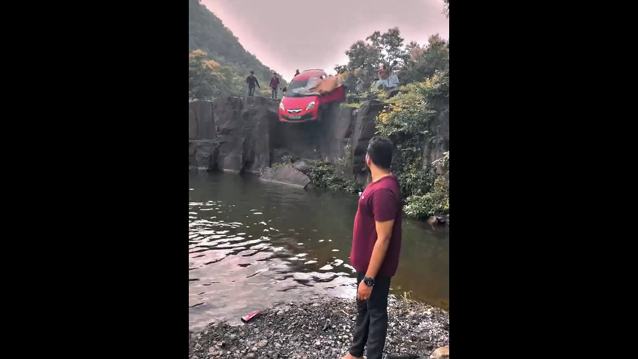 CAR PLUNGES INTO RIVER AFTER CRASHING🛟🏊🌊🚗💫