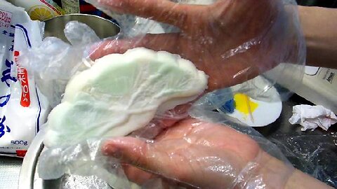 Unskilled Okoshimono Maker in Japan