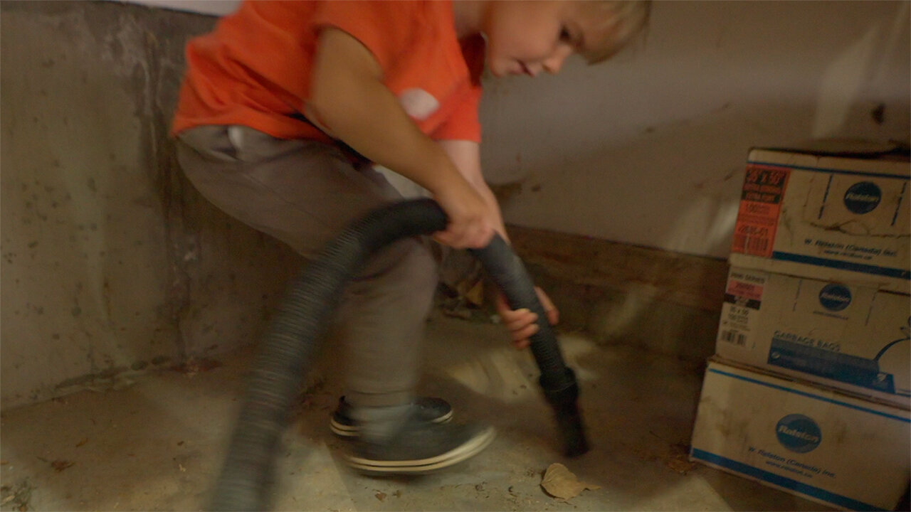 A quick garage clean up. Daily Vlog #512