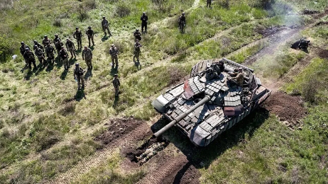 RUSSIAN FORCES ARE AMASSING IN SOUTHERN UKRAINE AS UKRANIAN ARMY IS MOVING TO KHERSON || 2022